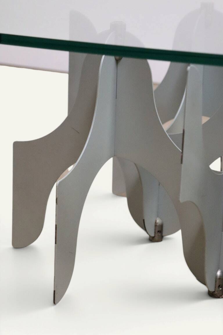 Minimalist sculptural coffee table in metal and glass – 1970