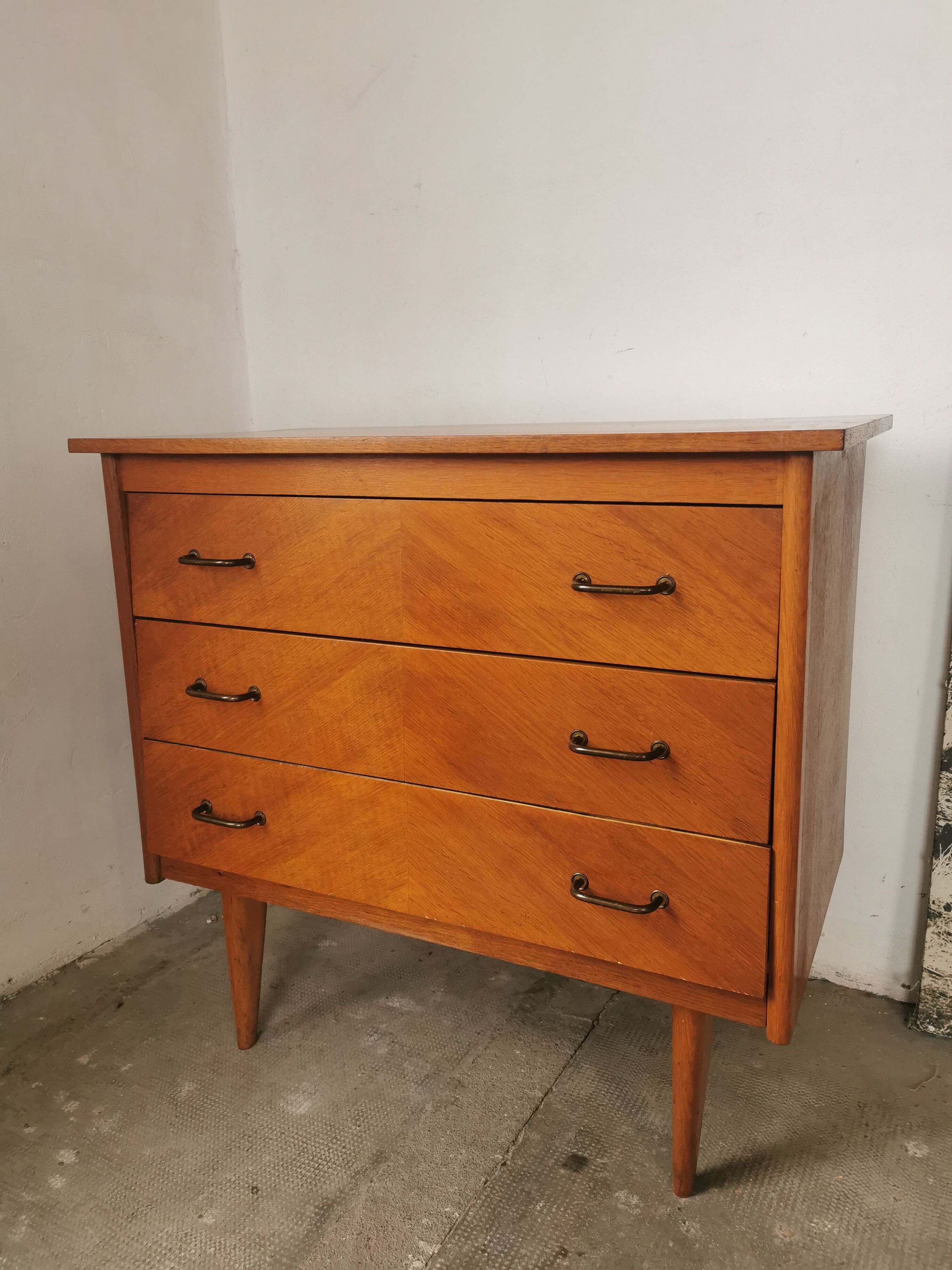 Chest of drawers from the 50s, compass feet