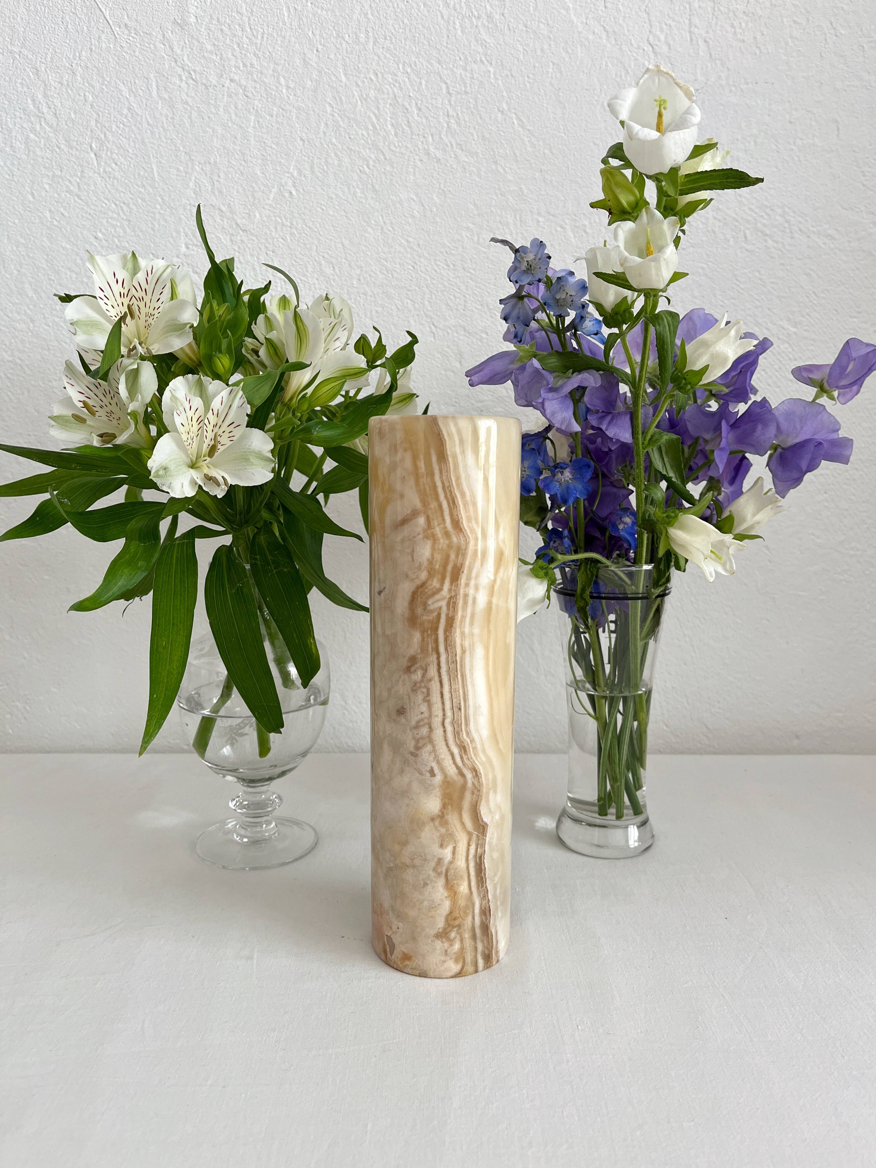 Straight vase in vintage alabaster or onyx