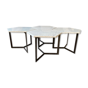 Tables basses en marbre blanc et acier