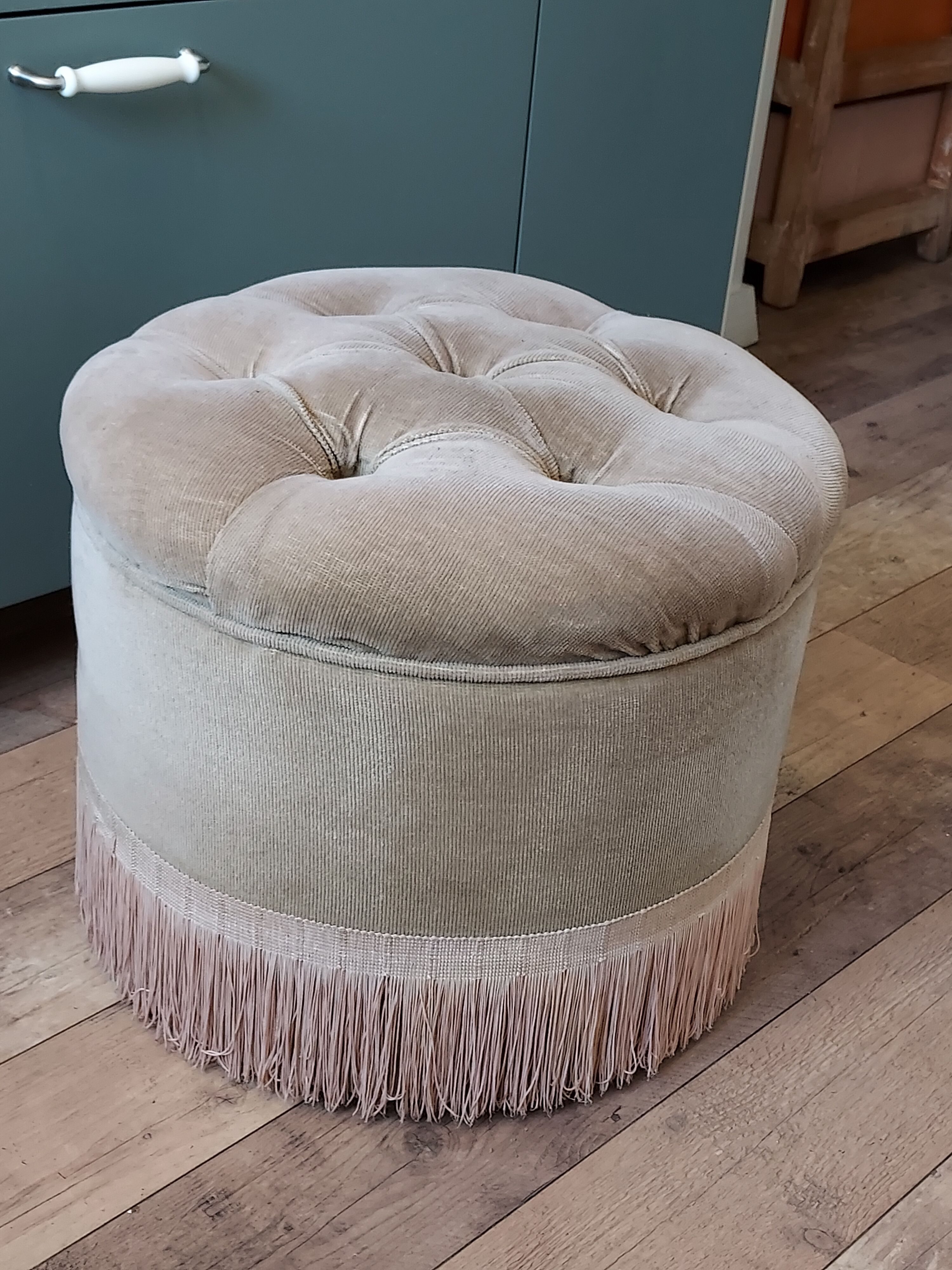 Pouf velours et franges