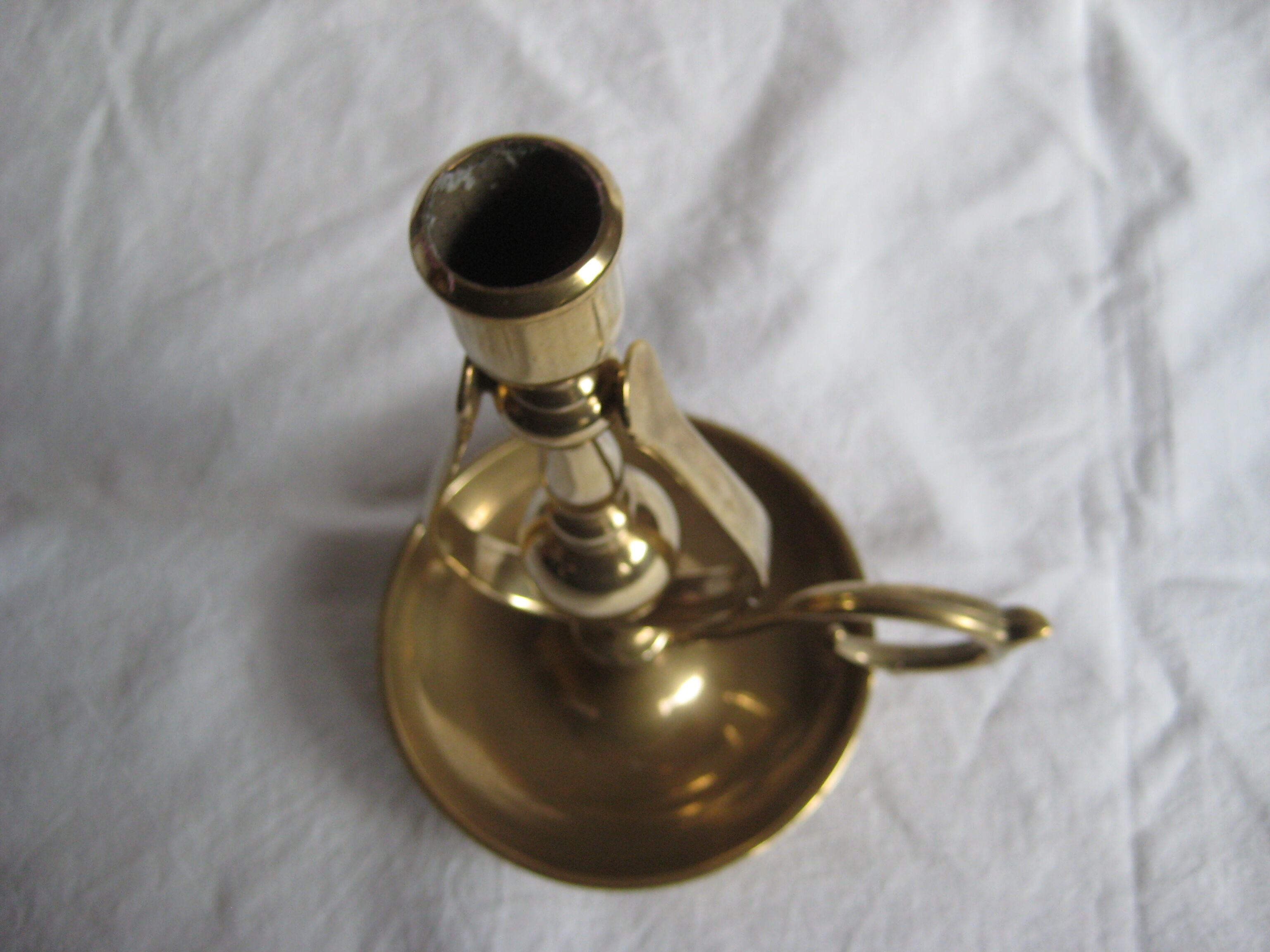 Anti-roll pendulum candlestick