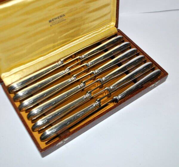 RENEKA Lot of 12 table knives with crossed ribbons and silver-plated metal, 24.5cm