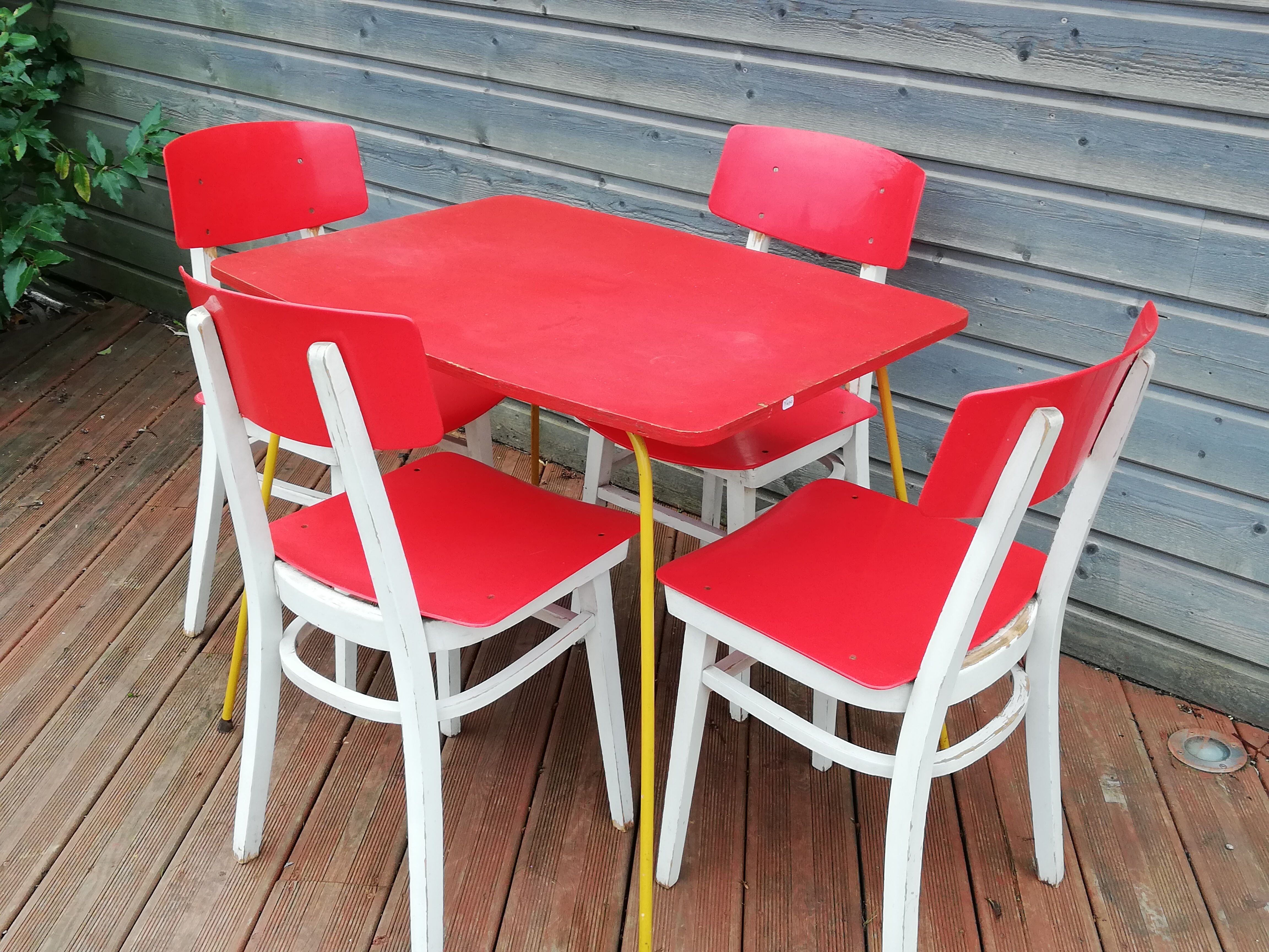 Lot de 4 chaise et une table vintage , années 70
