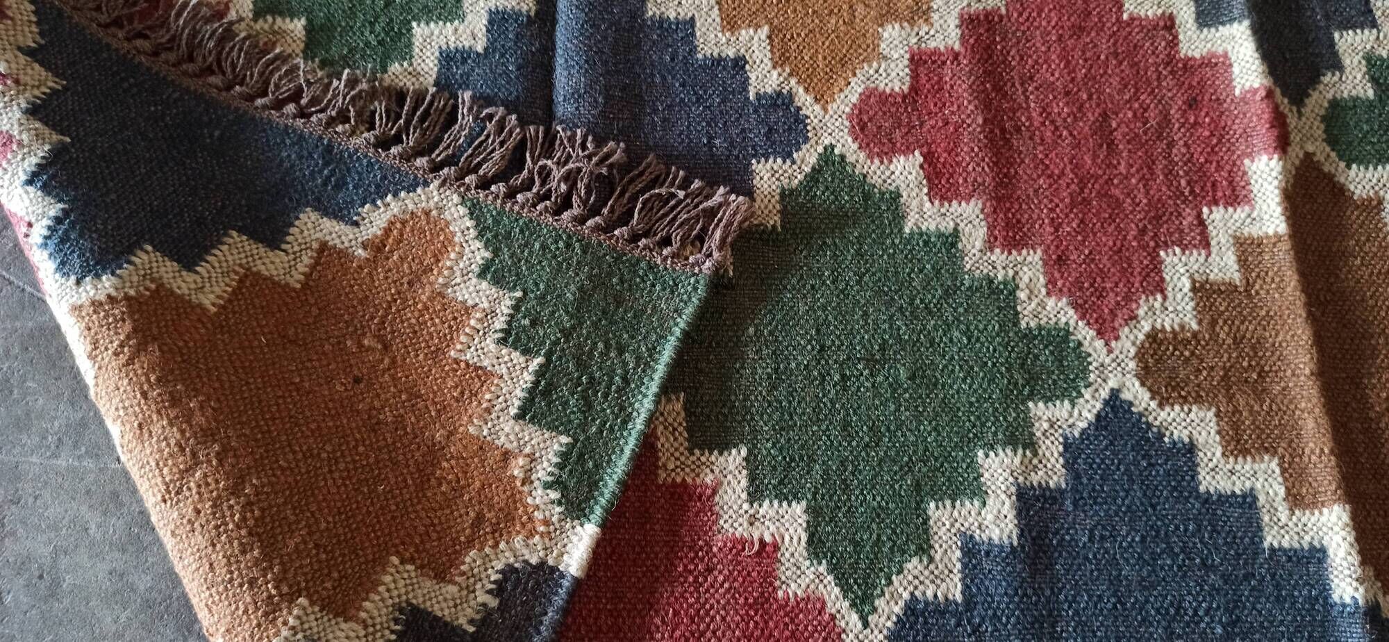 Kilim carpet in burlap and cotton. 60cm x 190cm