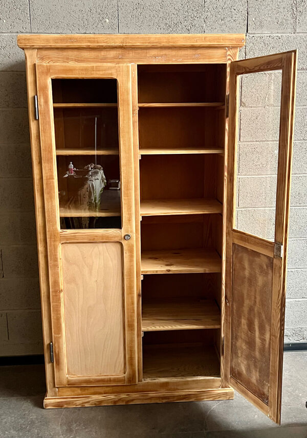 Vitrine de pharmacie ancienne