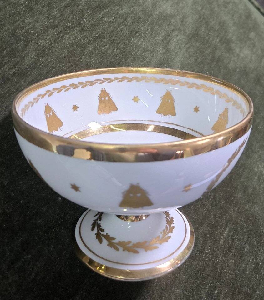 Empire-style footed cup in white porcelain, richly decorated with fine gold.