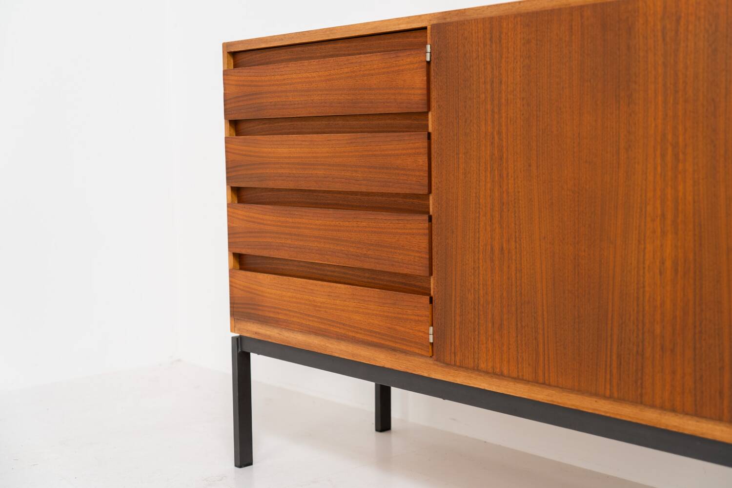 Buffet moderniste XL de Behr Möbel (Allemagne, années 1950).
