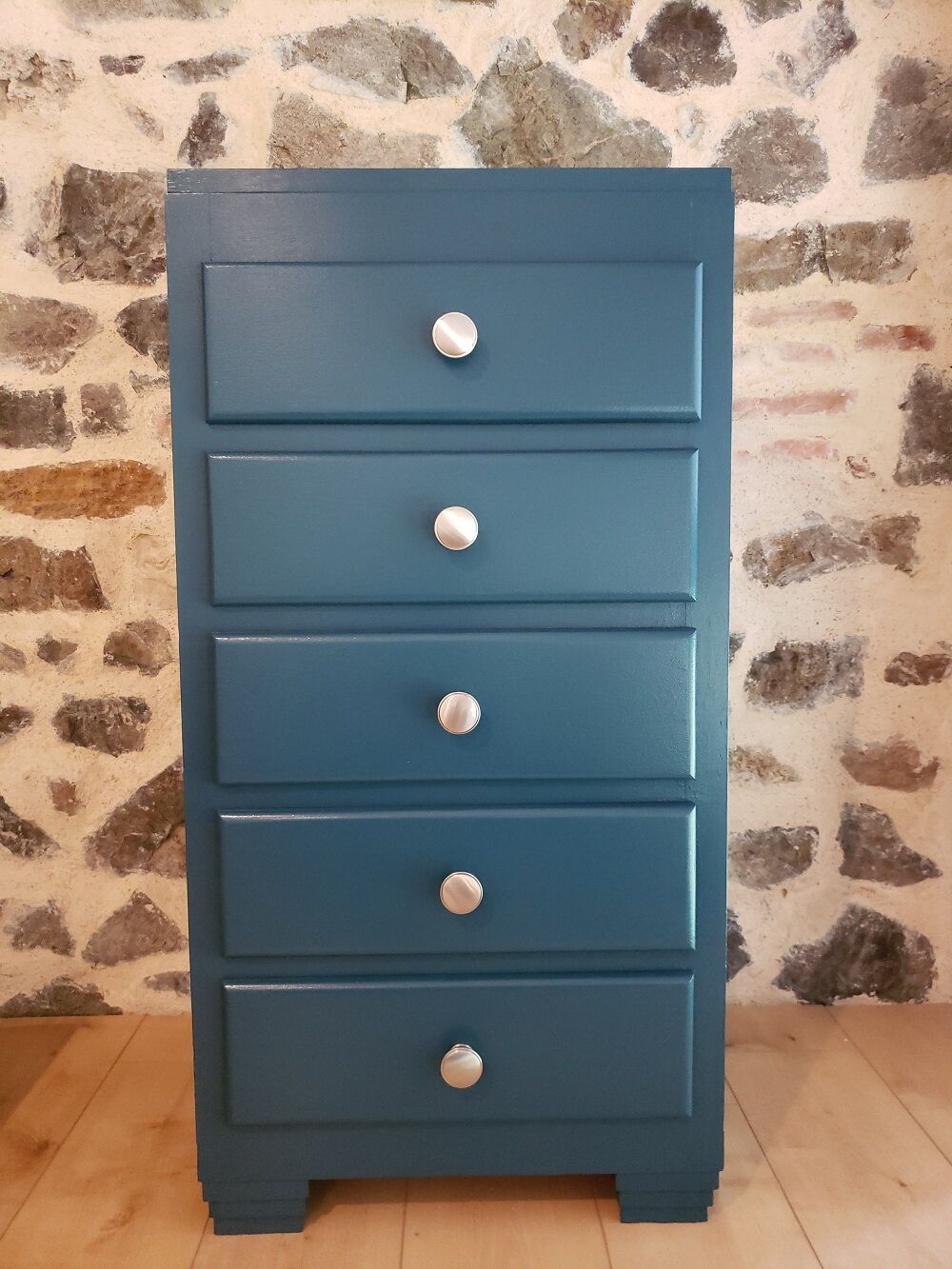 Former dresser