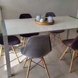 Extendable living room table