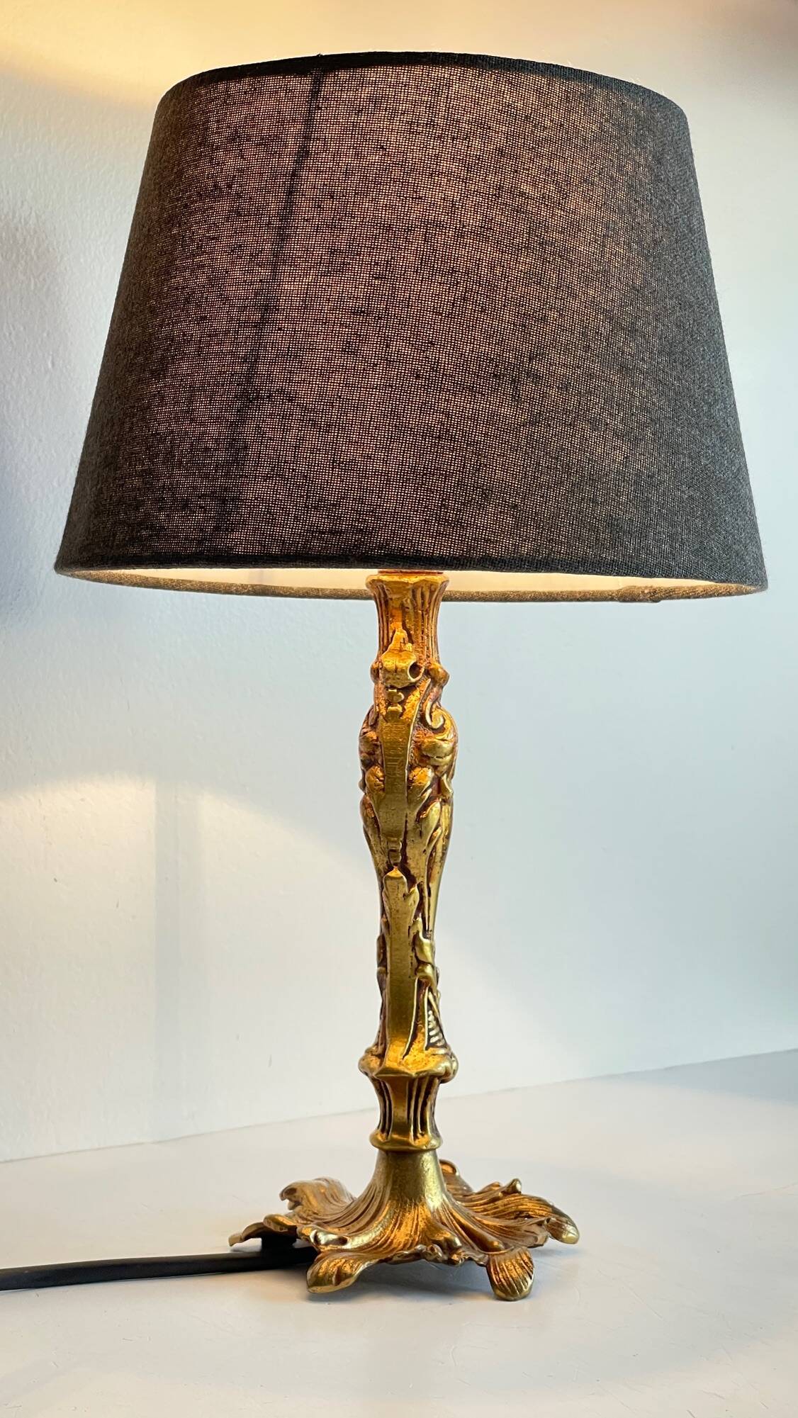 Chic bronze lamp with vintage gold patina