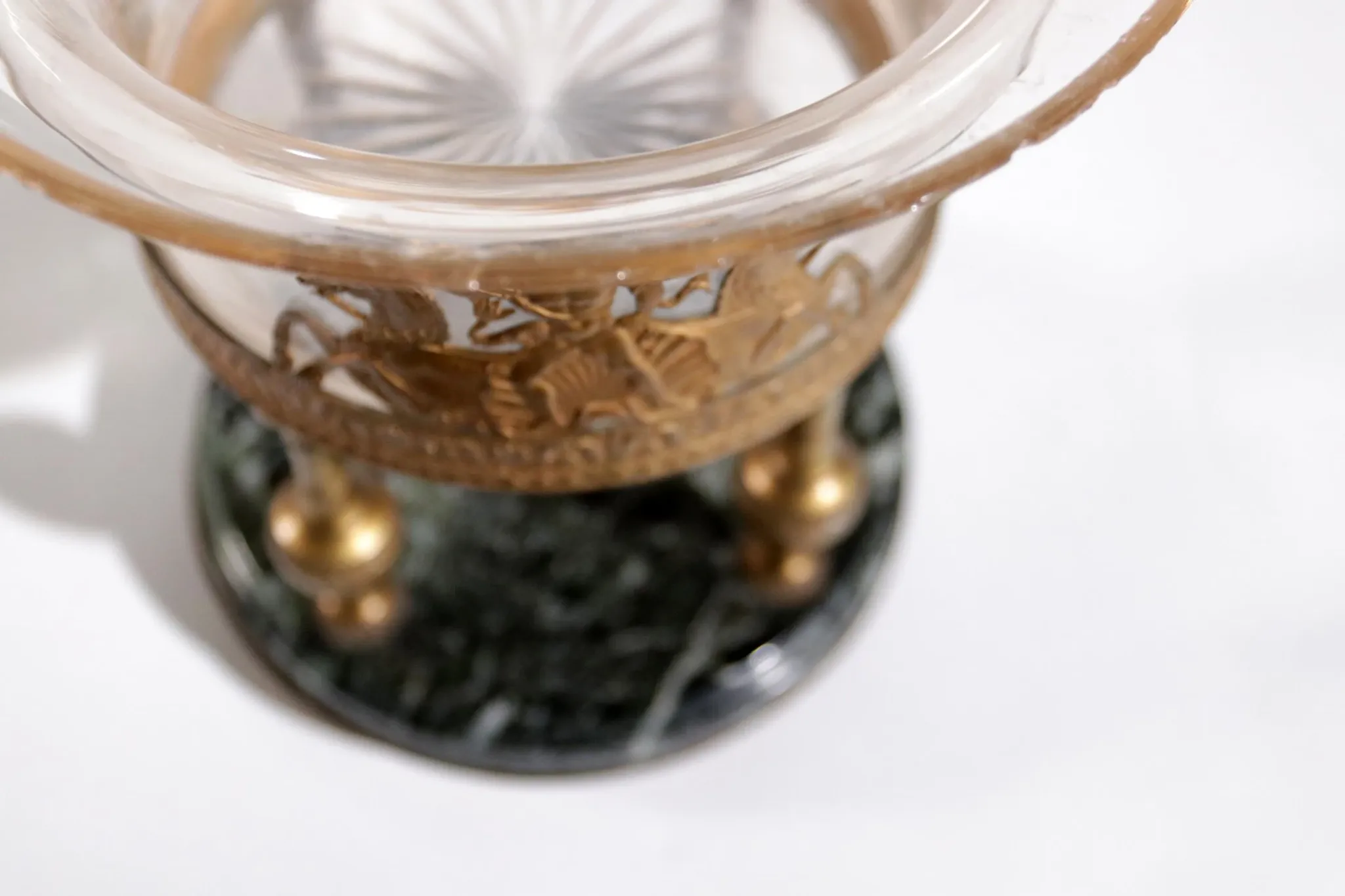 Empire tazza in fire-gilt bronze, marble and glass – France, early 19th c.