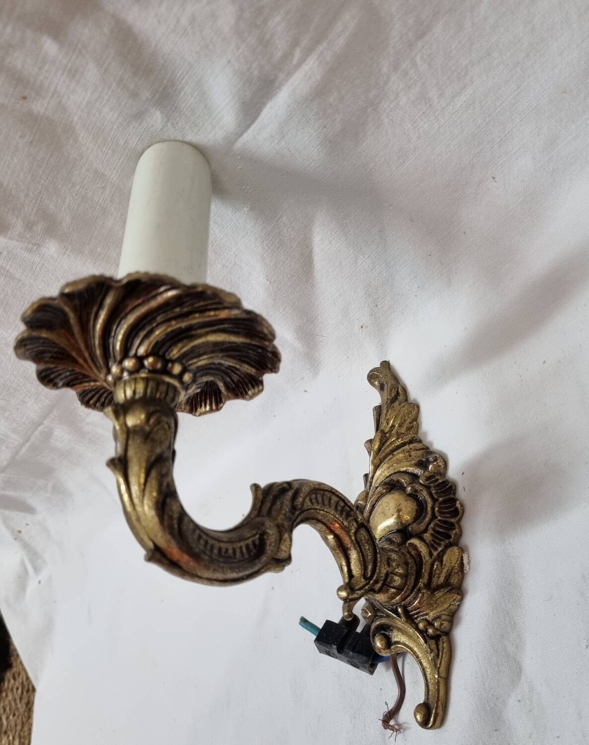 Baroque bronze wall lamp