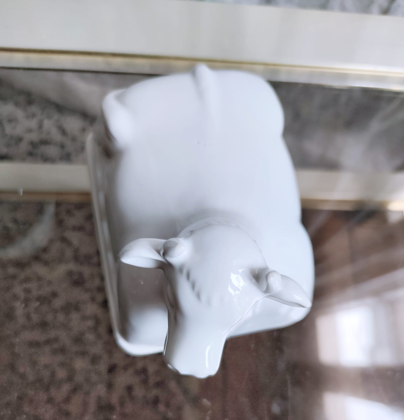 Cow-shaped butter dish