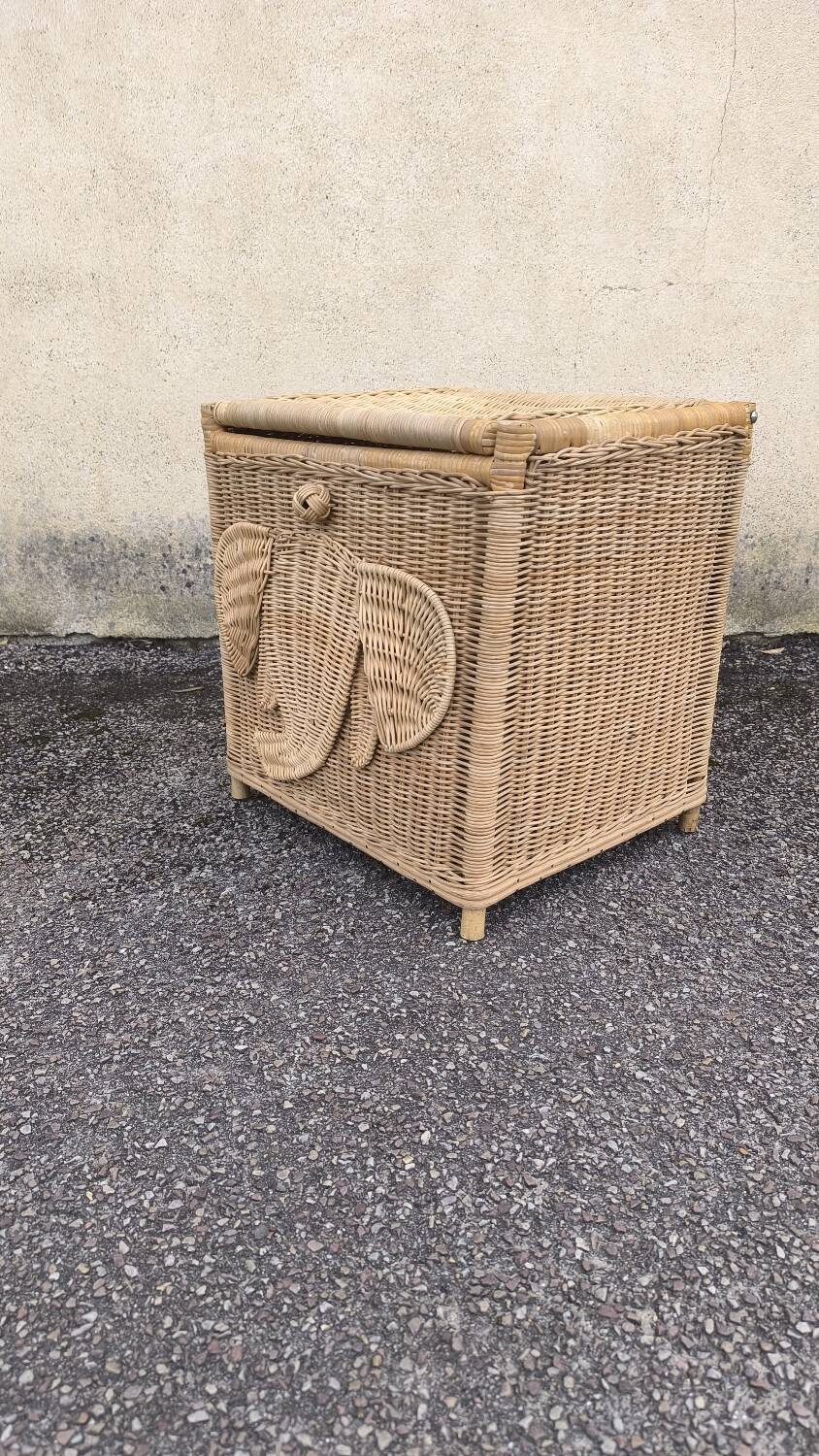 Vintage rattan chest