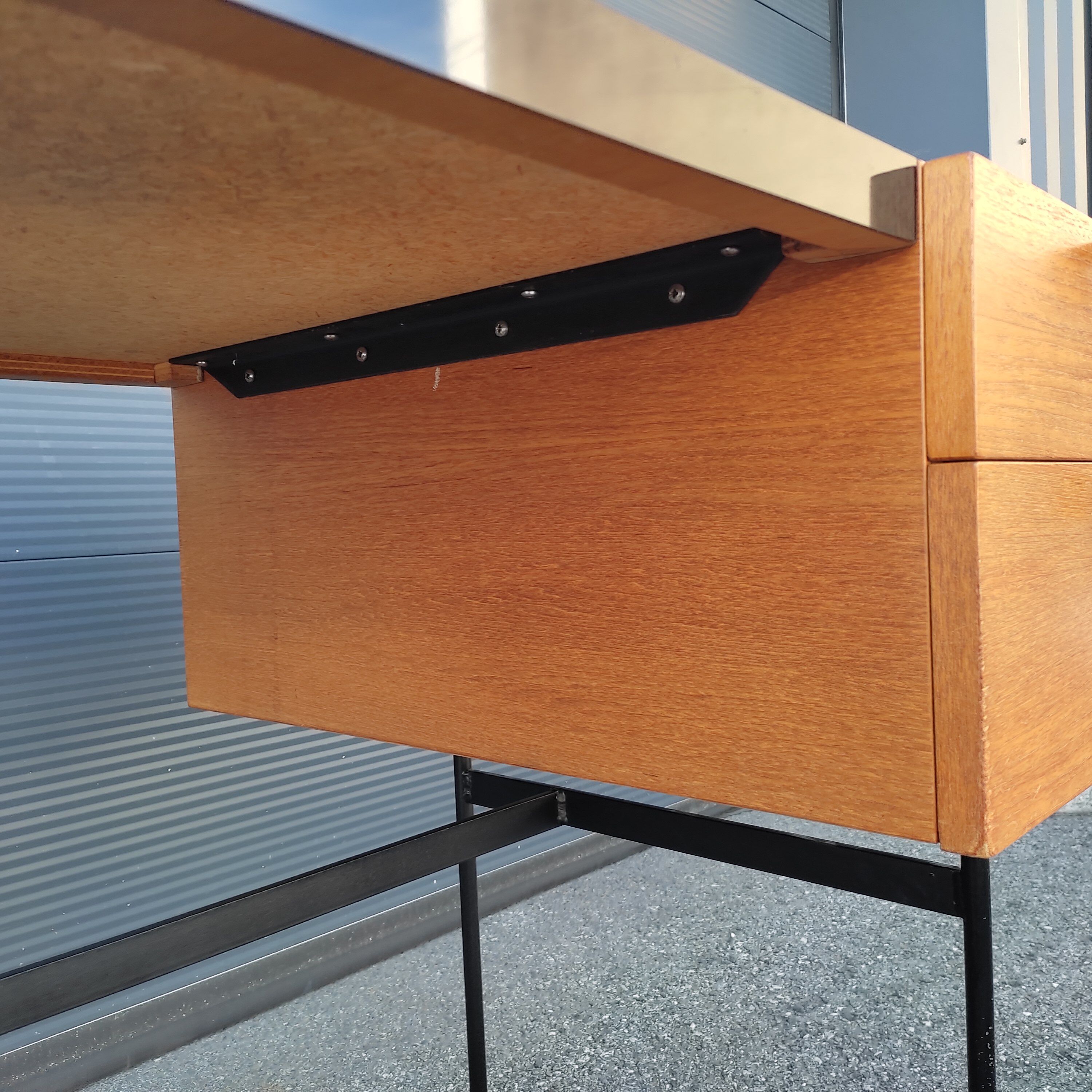 CM 141 desk by Pierre Paulin published by Thonet, 50s/60s