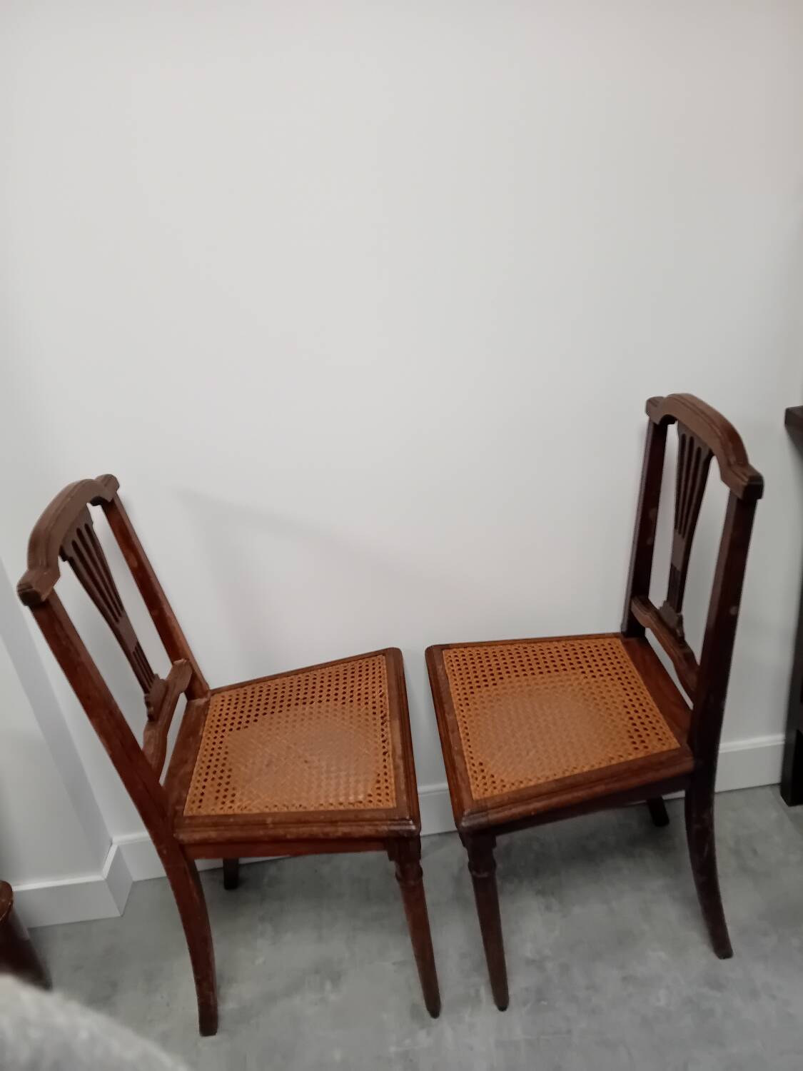 Set of 2 chairs with caning