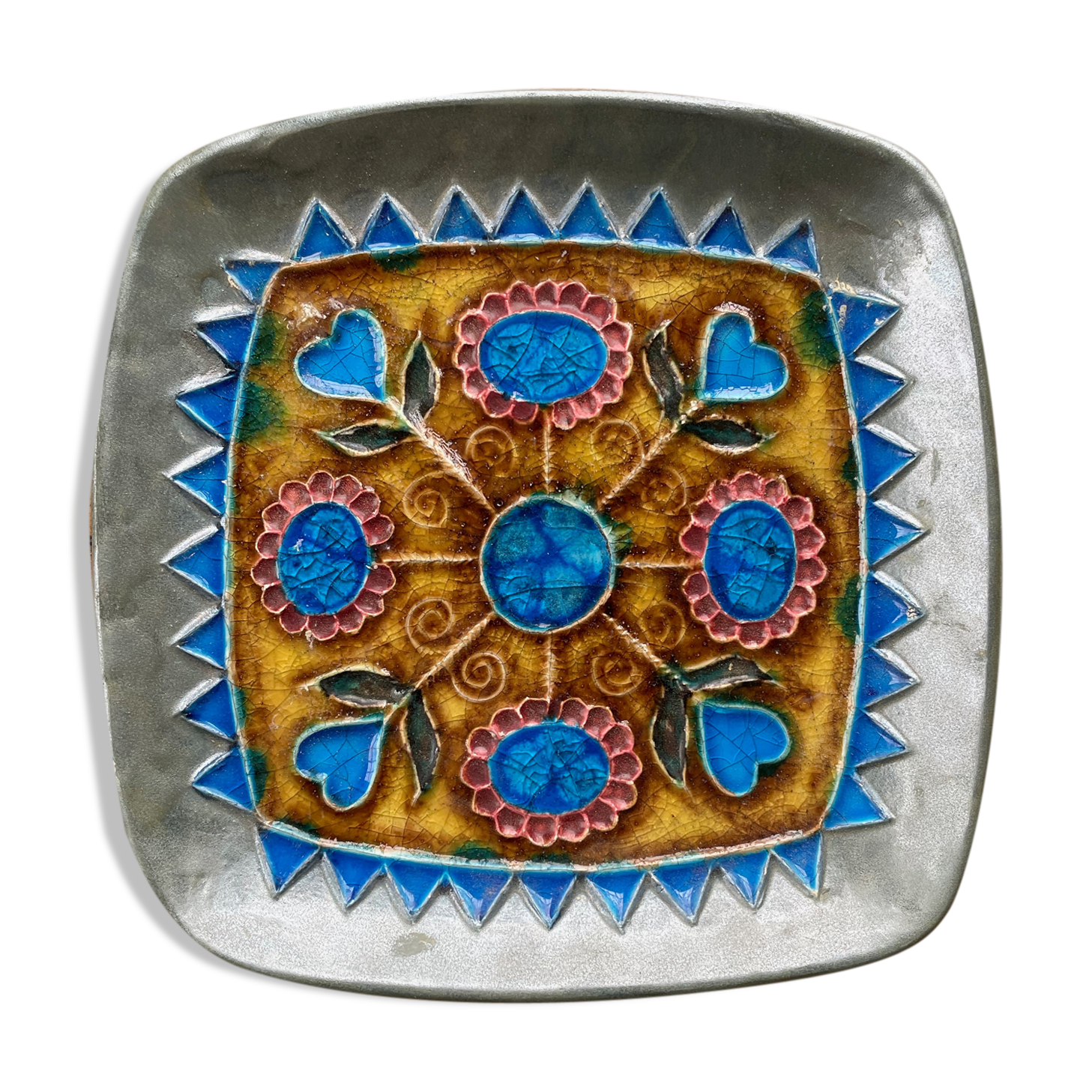 Empty flat cup flower pocket