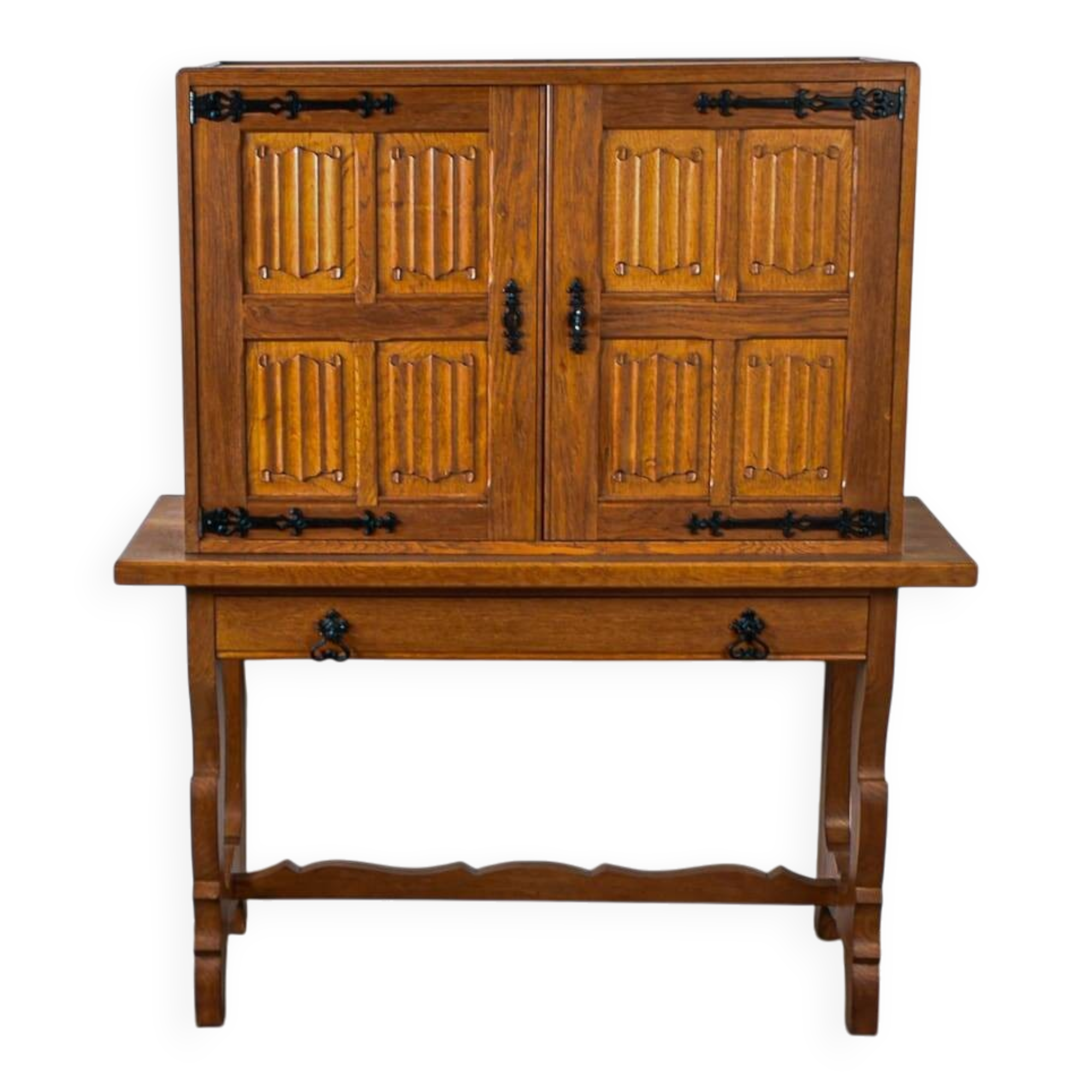 Meuble bar espagnol en chêne sculpté