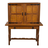 Meuble bar espagnol en chêne sculpté
