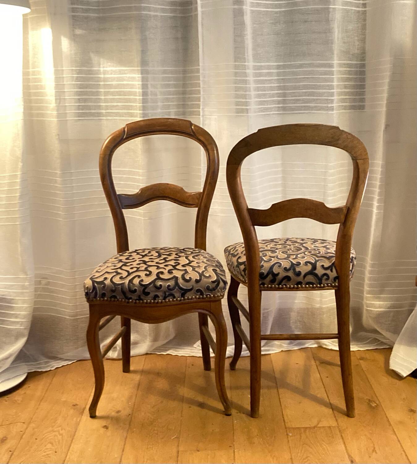 Chaises Louis Philippe en noyer époque XIXe, tapissées à neuf