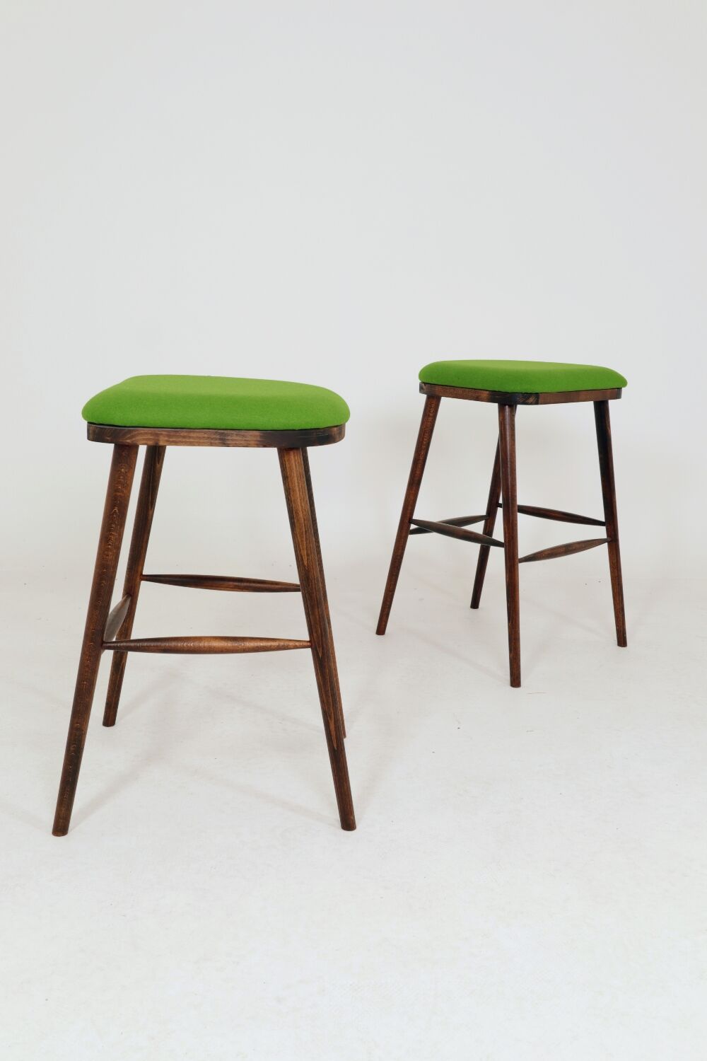 A pair of wood bar stools- Green premium wool - Rustic style/MCM