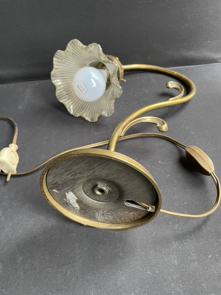 Lampe de table – Laiton doré et verre moulé