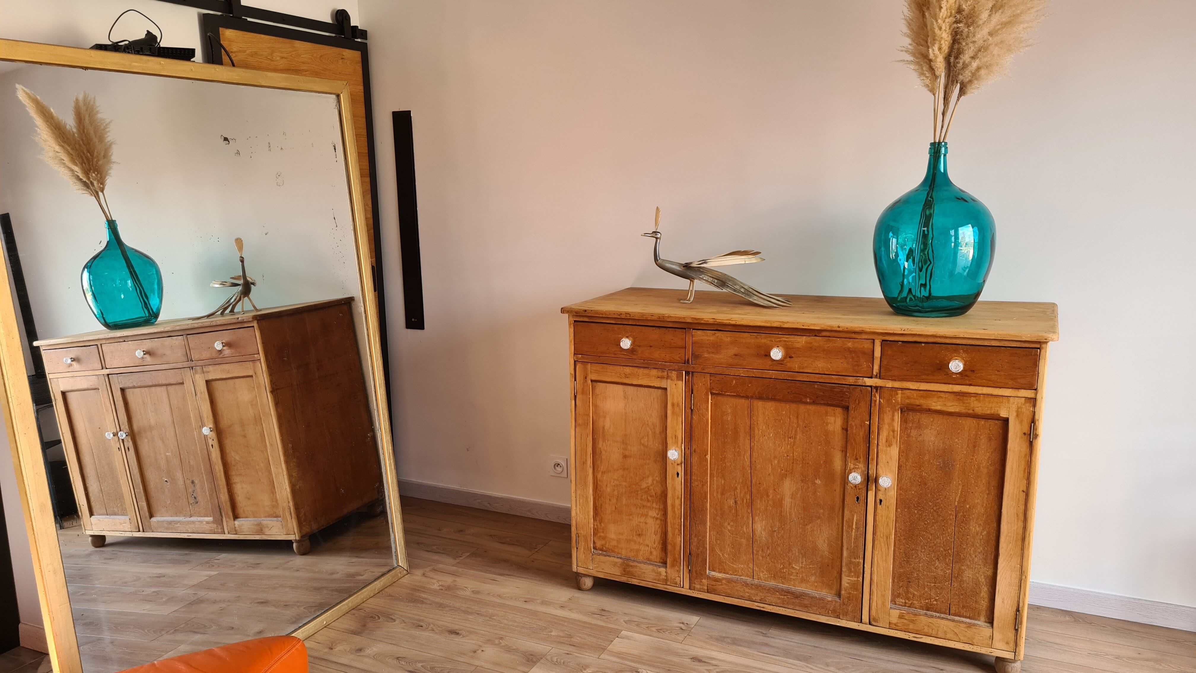 English buffet in pine of the nineteenth century