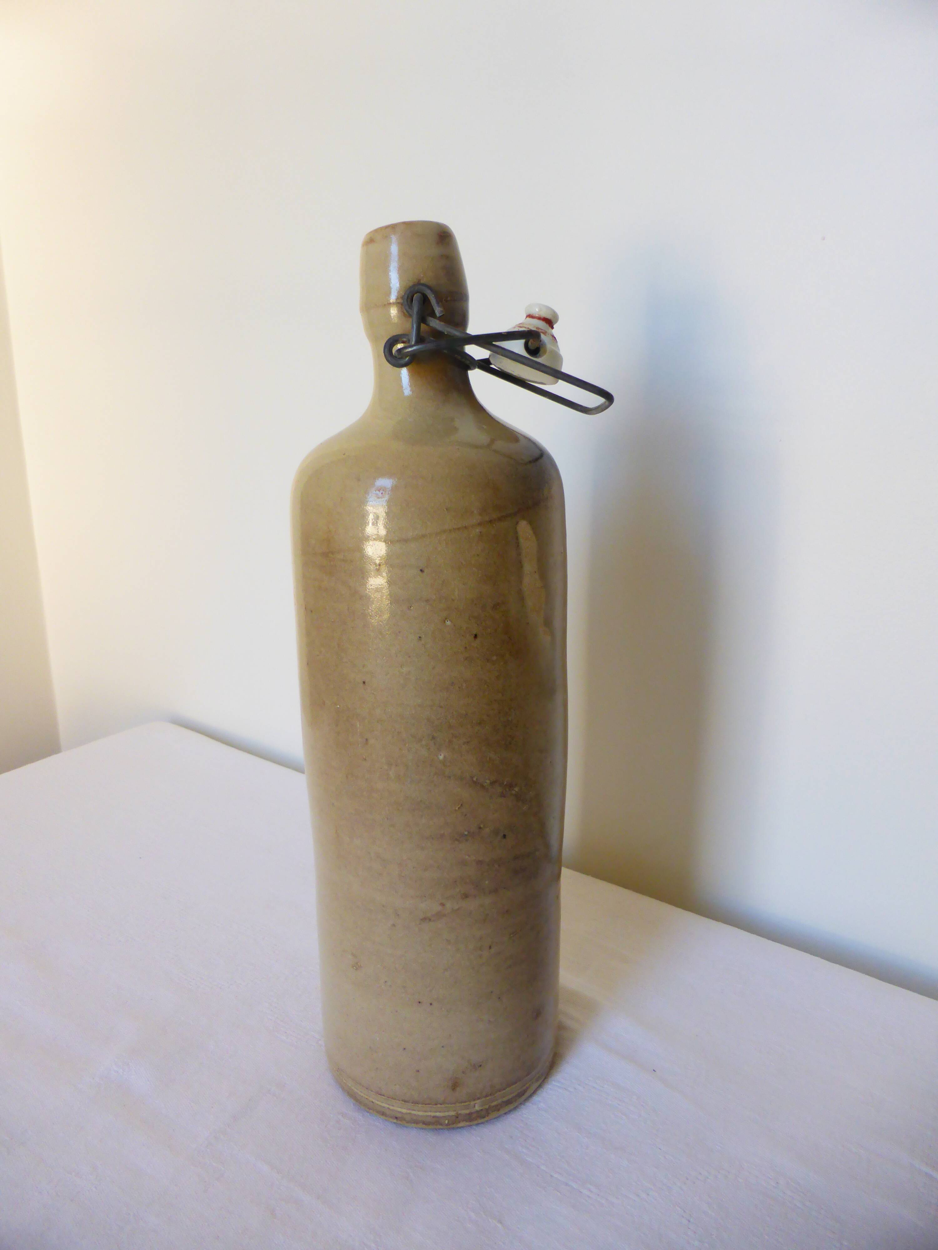 Bouteille en grès vernissé vintage