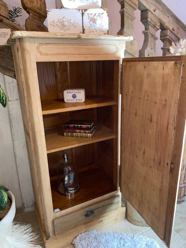 Parisian locker room