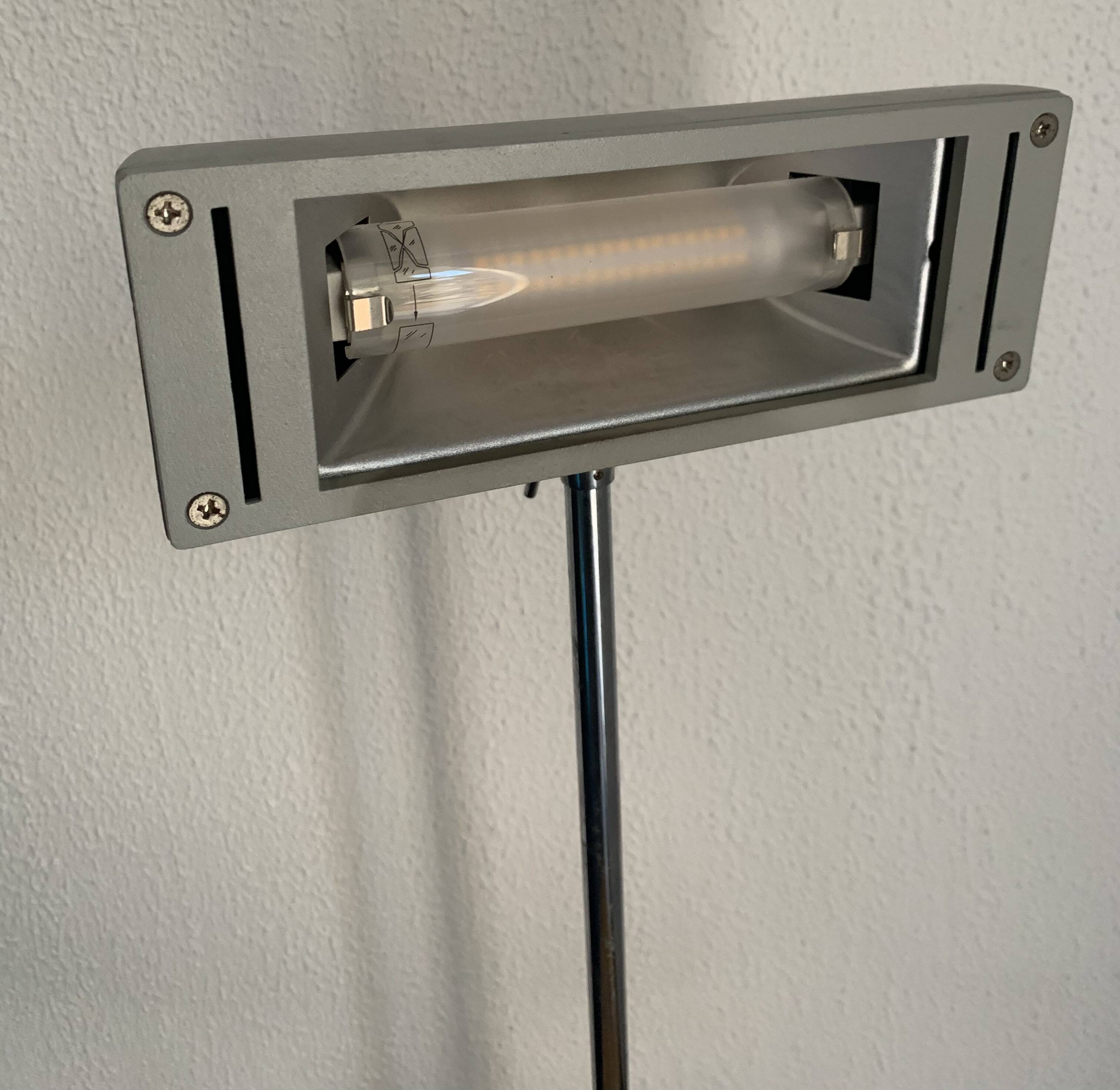 Lampe grise et chromée, 1980