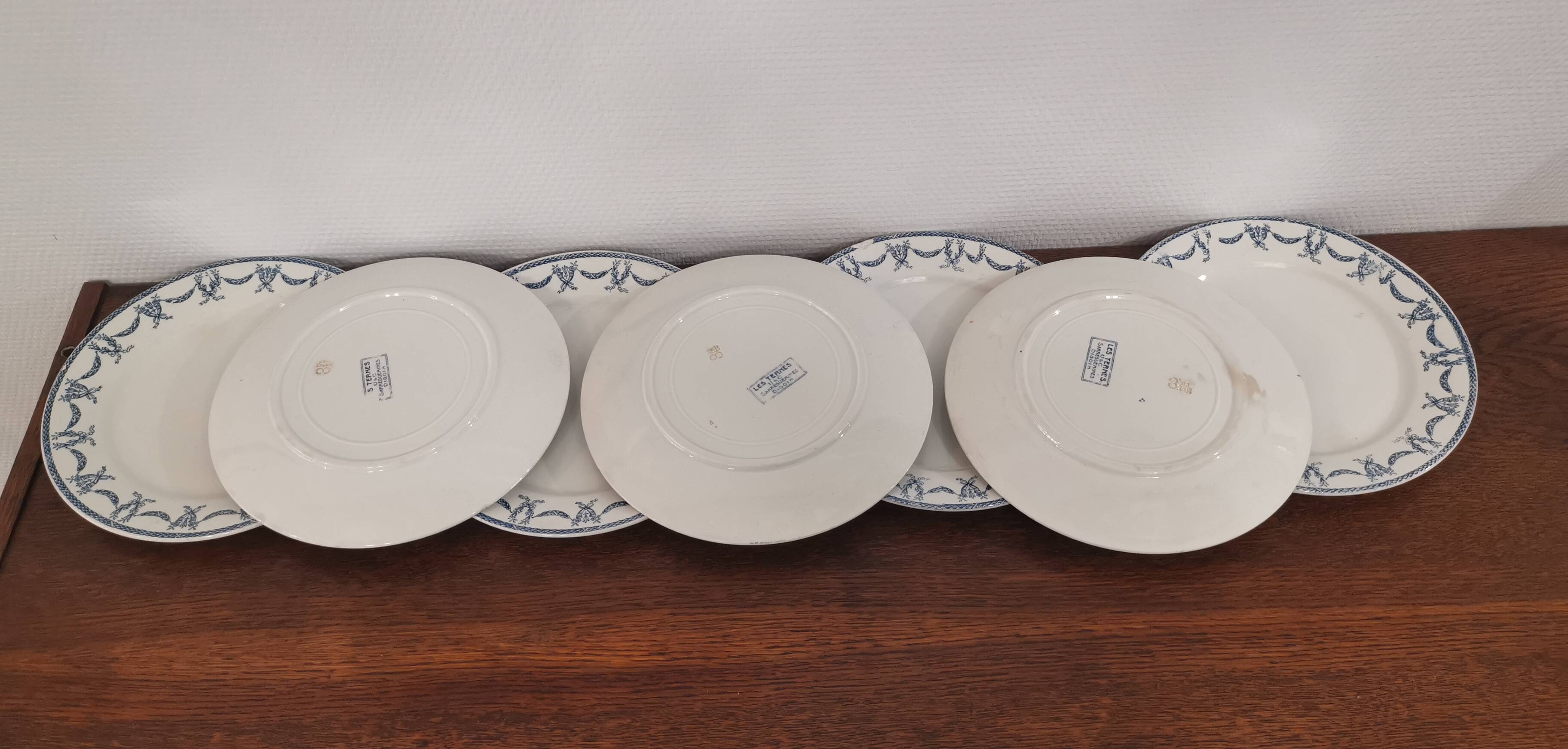 Set of 7 iron earth flat plates u&c sarreguemines and digoin