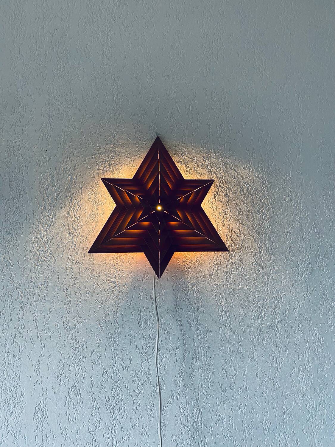Luminous wooden wall star