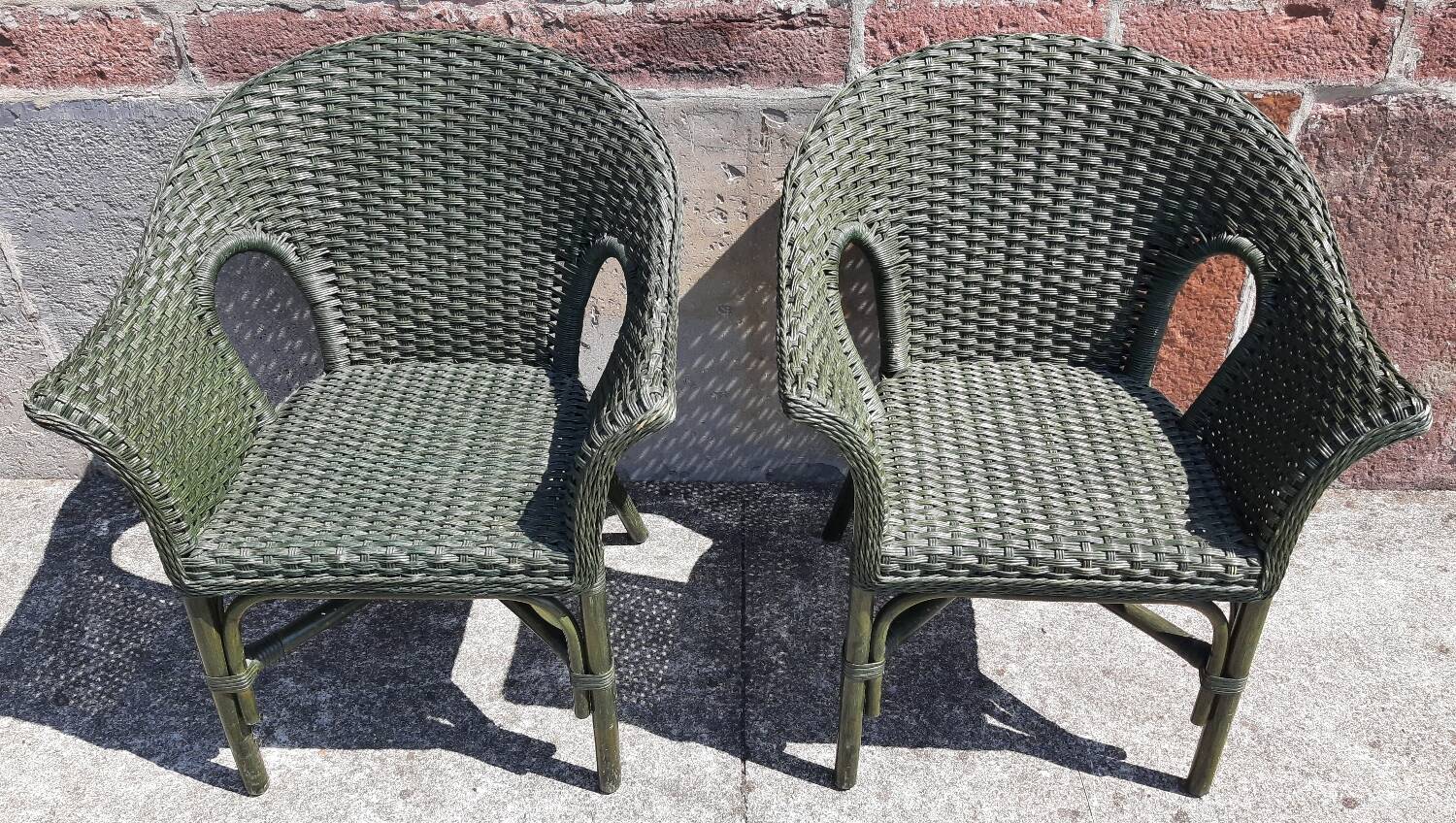Salon de jardin complet en rotin. (Sofa, fauteuils x 2, table basse)