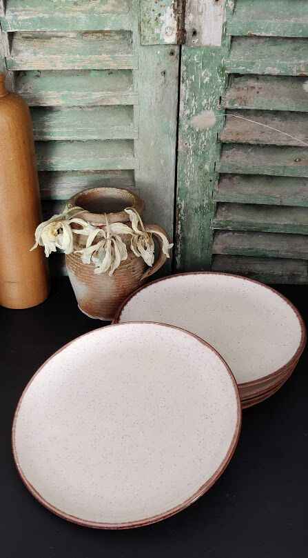 Lot of five flat sandstone plates