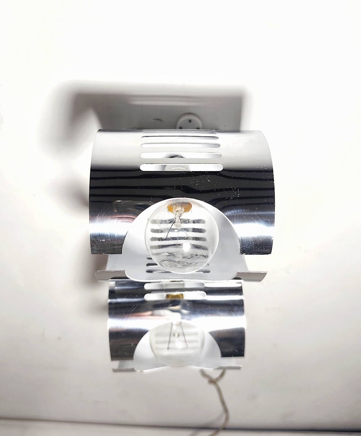 Aplique de pared metálico "Space Age". España, 1970s.