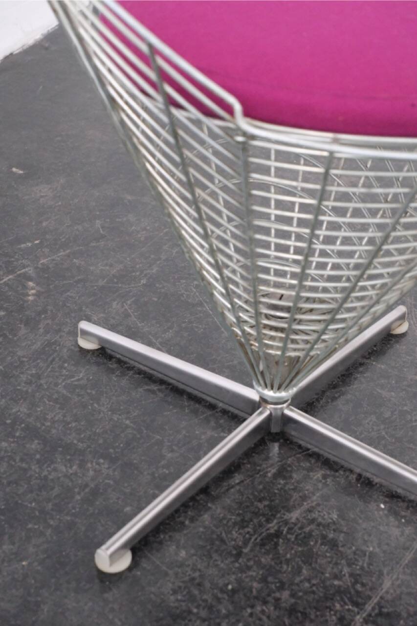 "K2" Cone chair in wire by Verner Panton / Plus Linje