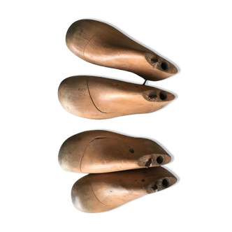 FORMER CHILDREN'S SHOE TREES (wood) the PAIR