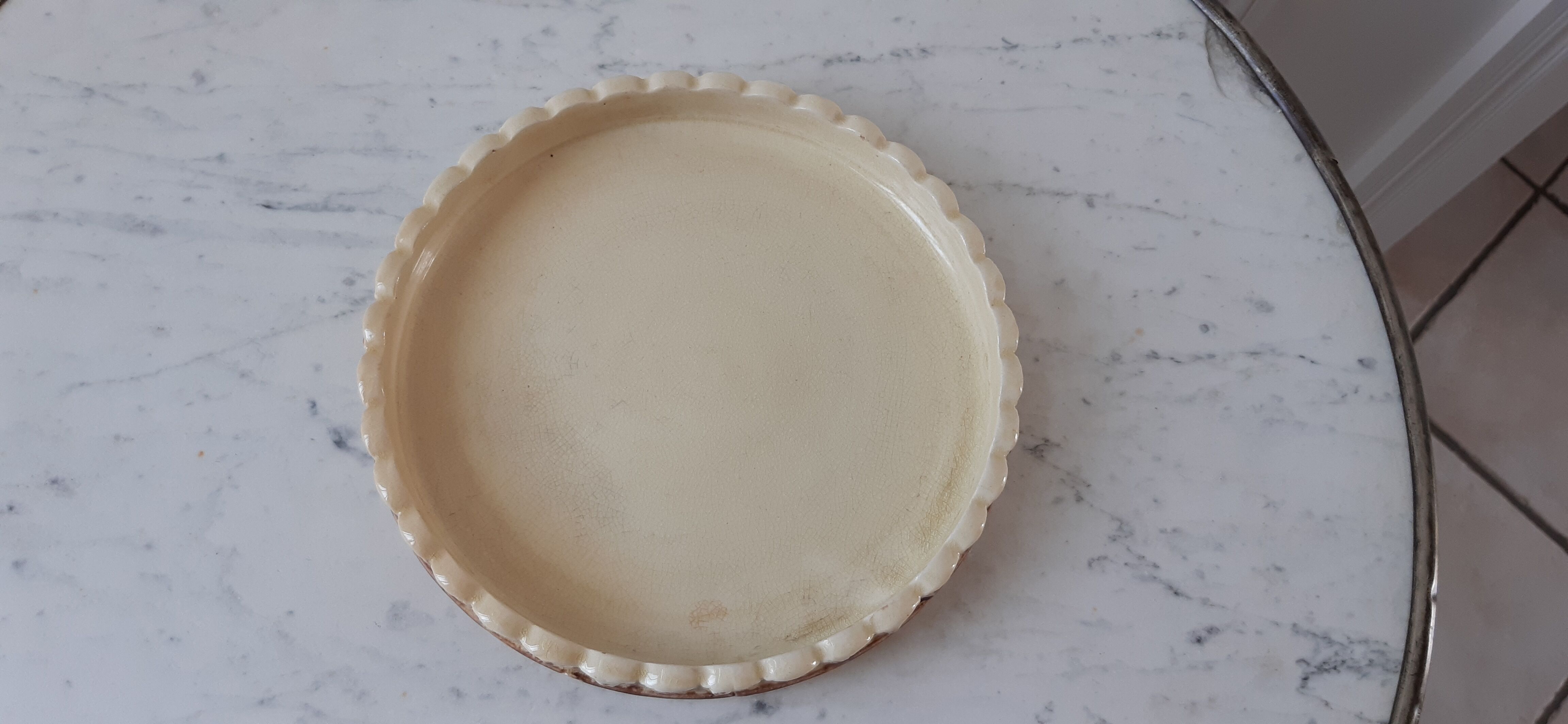 Slurry dish early nineteenth century