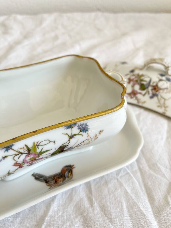 Saucière à couvercle ancienne en porcelaine de Limoges Haviland décor d'oiseaux