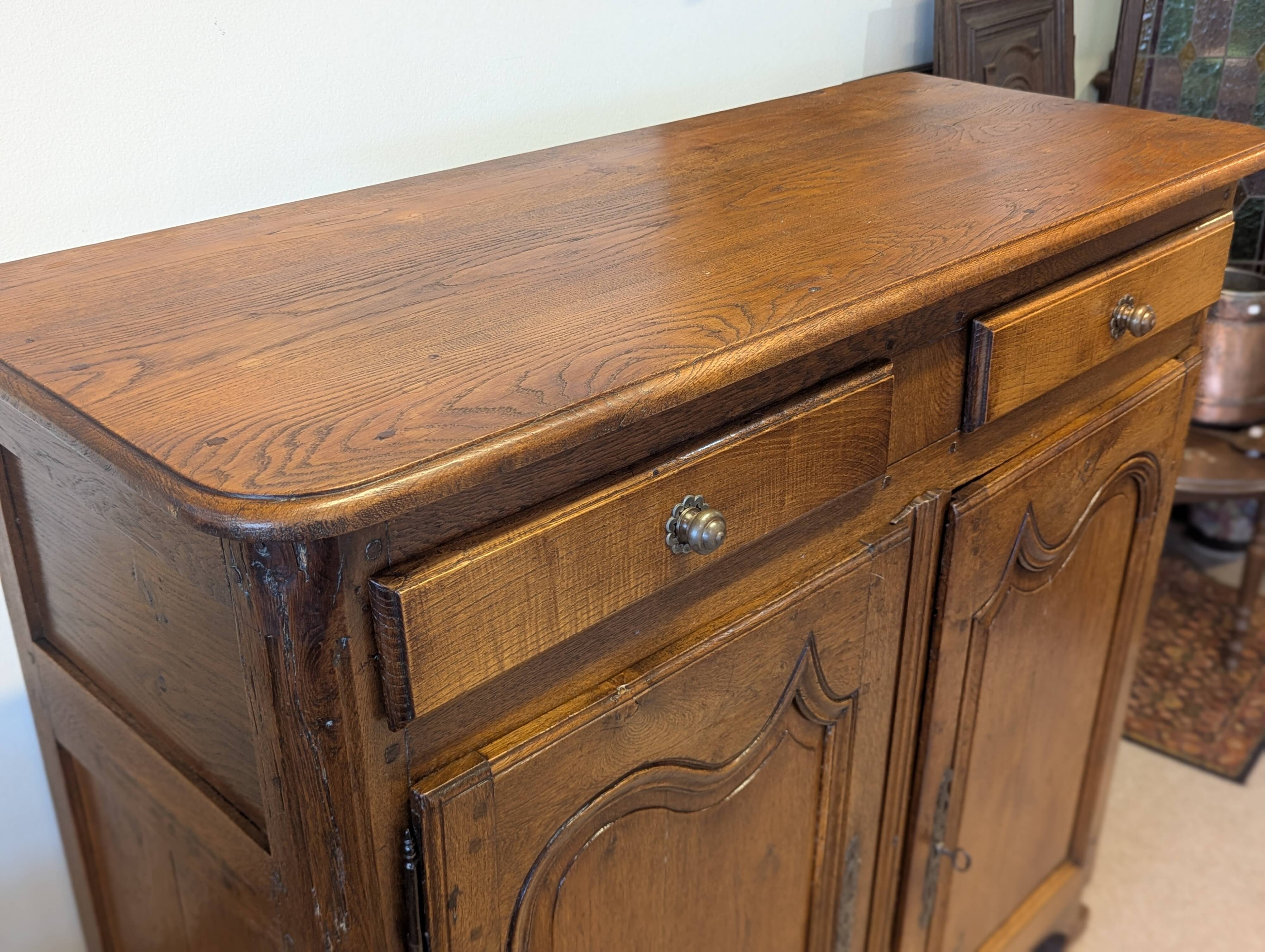 Old country buffet in solid oak – 18th / early 19th century