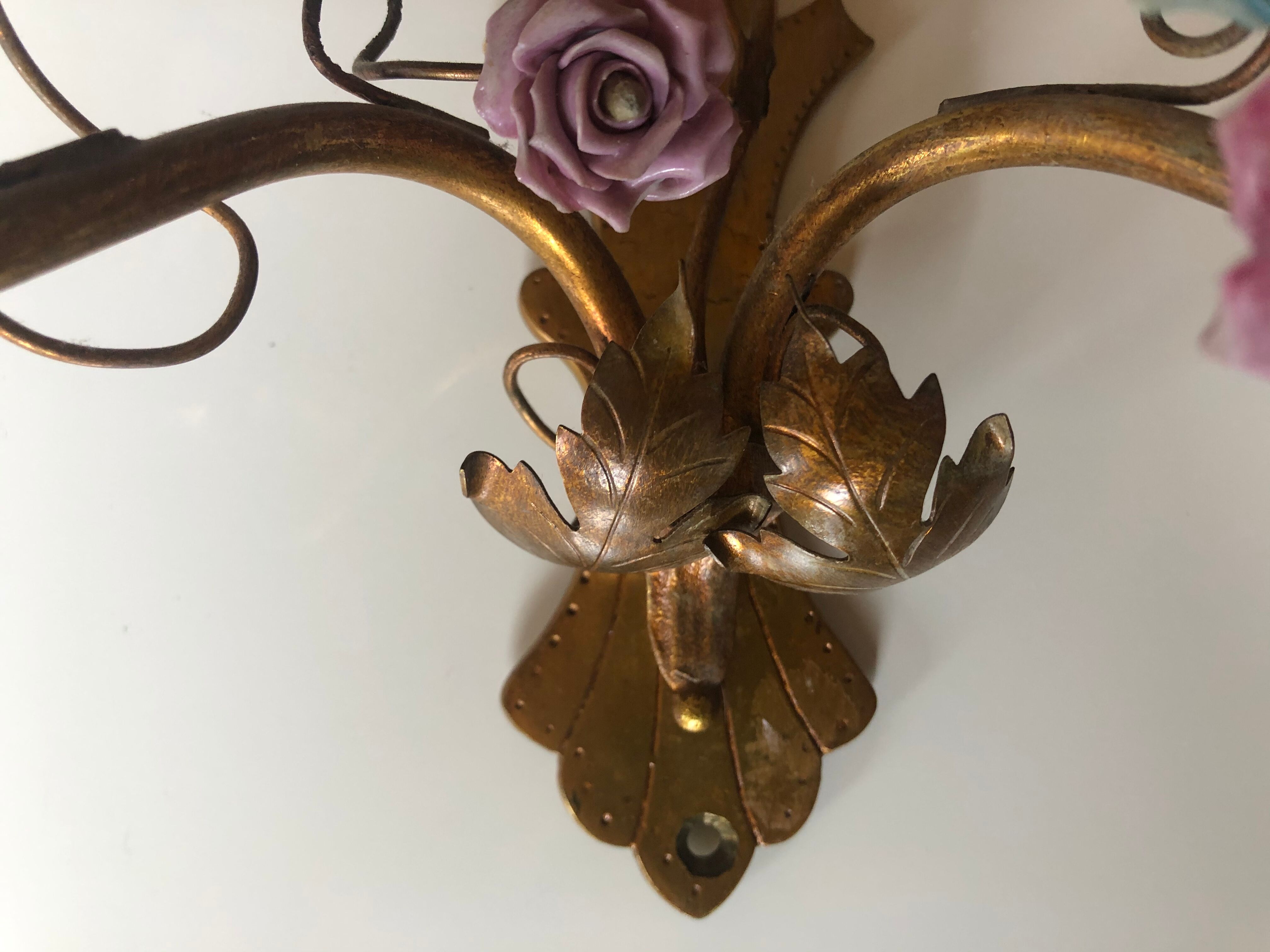 Two bronze wall light decorated with flowers in german porcelain