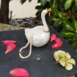 Ceramic ring holder swan
