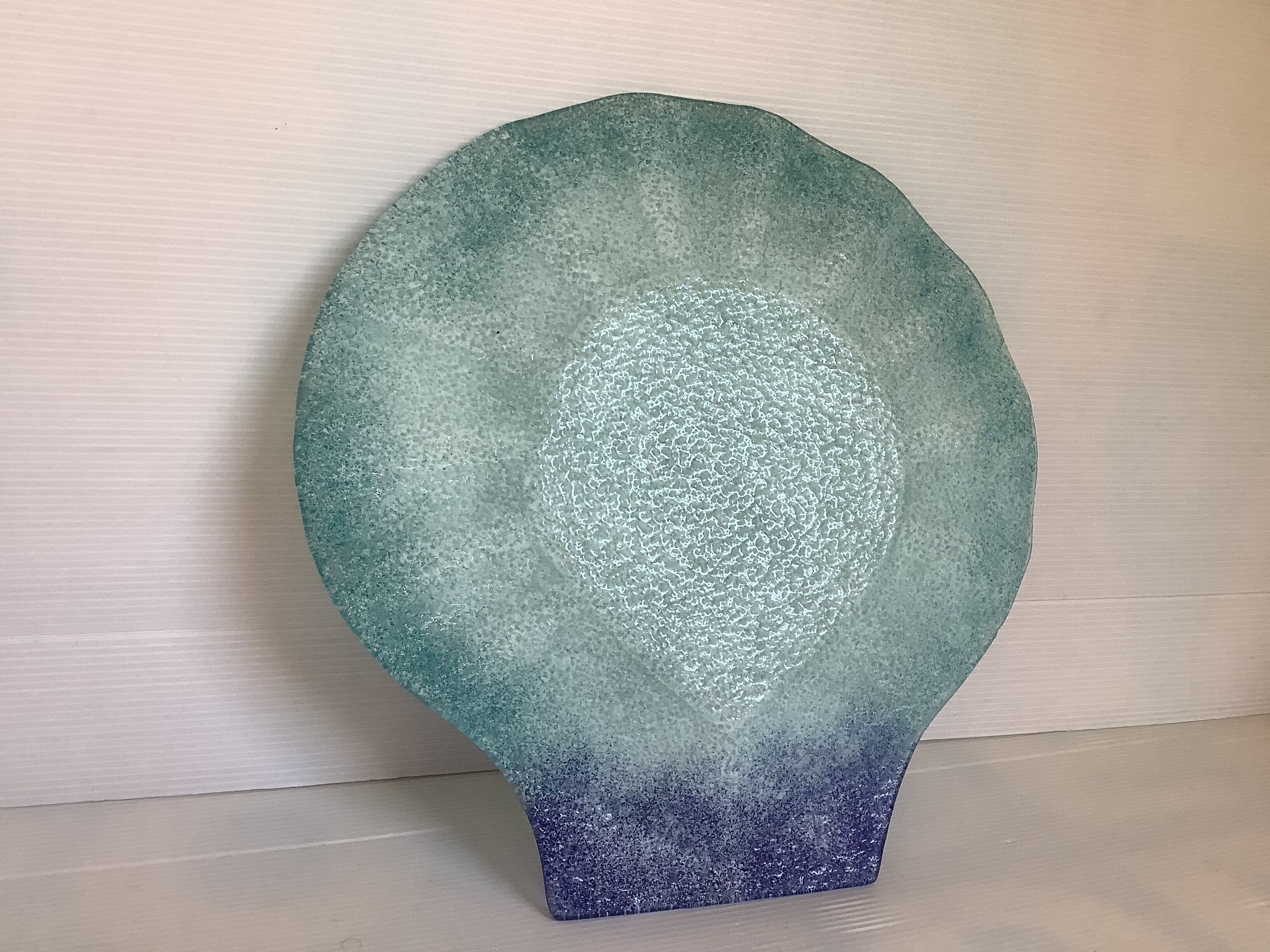 Blue glass paste pocket emptier