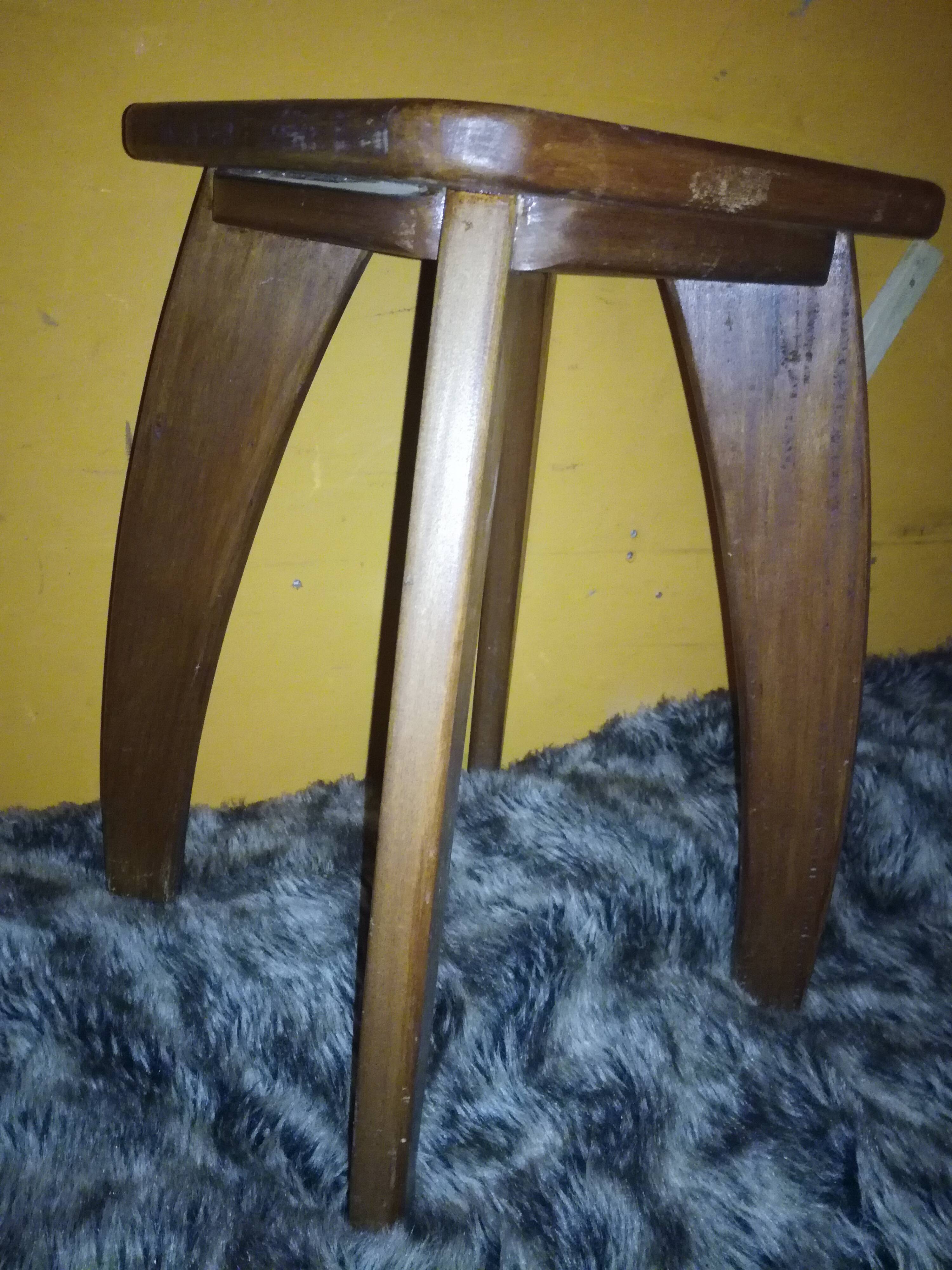 Tabouret en bois massif