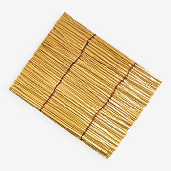 Straw-style slip tray