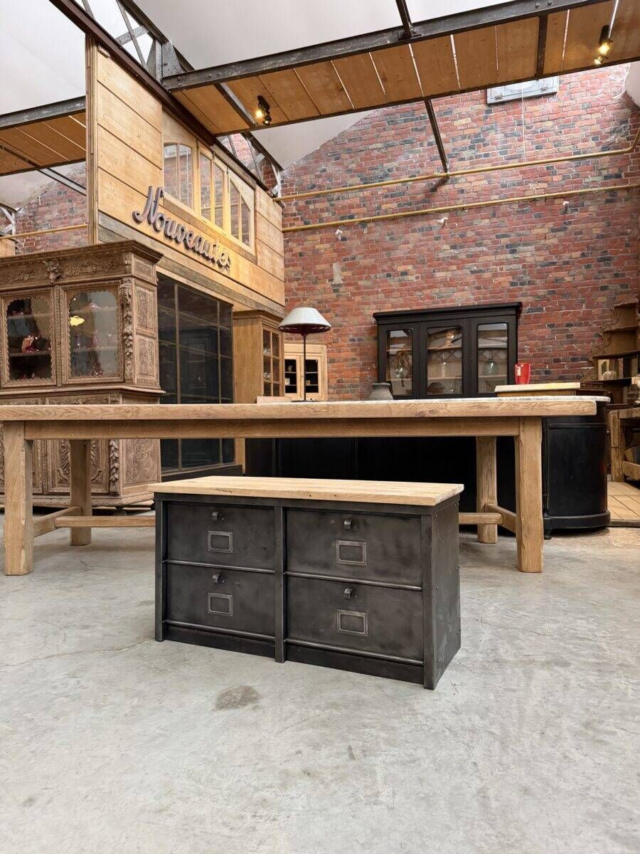 Strafor entrance furniture