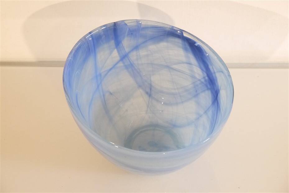 Glass pocket tray by Anna Ehner for Kosta