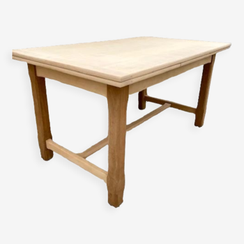 Stripped and extendable farm table