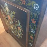 Old trunk chest lacquered Indian lacquered wood